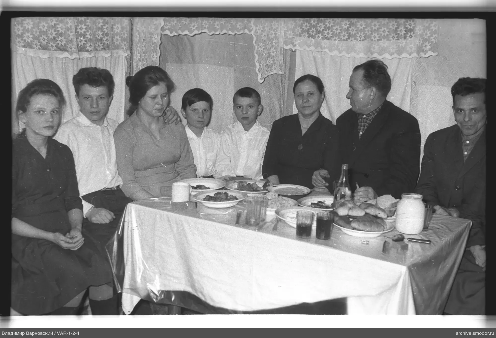 Gruppenfoto am Esstisch