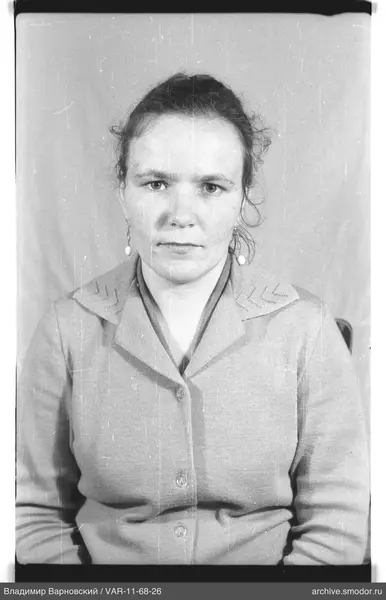Porträt einer Frau in heller Jacke