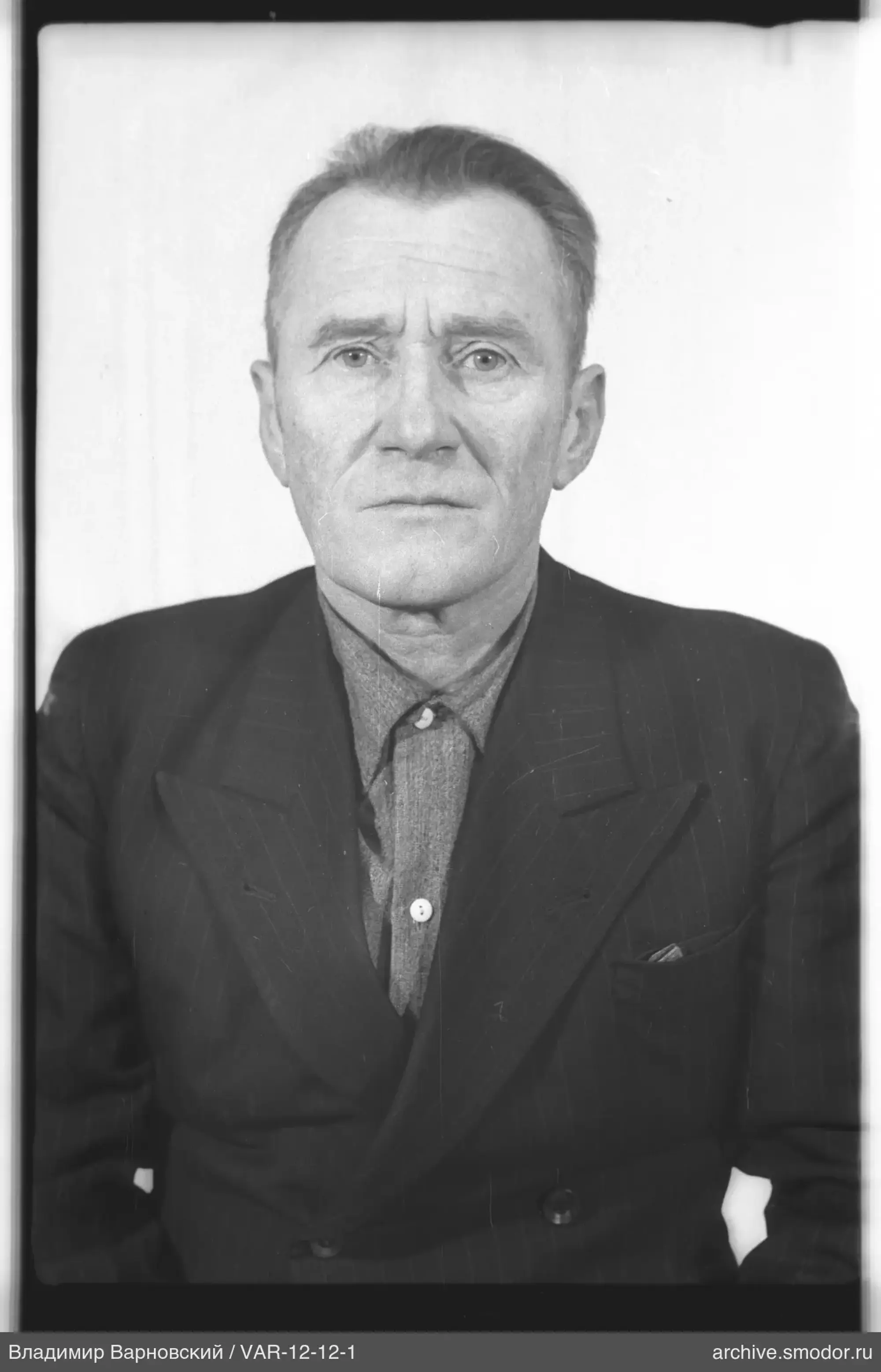Портрет мужчины в погрудном плане