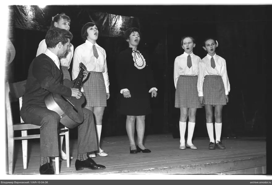 Group singing with guitarist