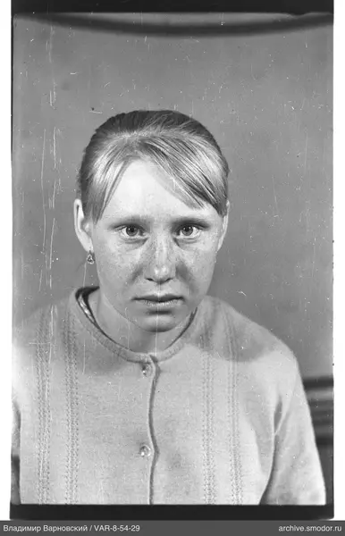 Porträt einer Frau mit hellen Haaren