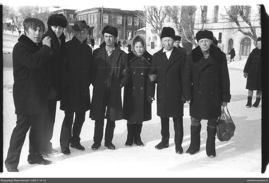 Группа на снегу в зимней одежде