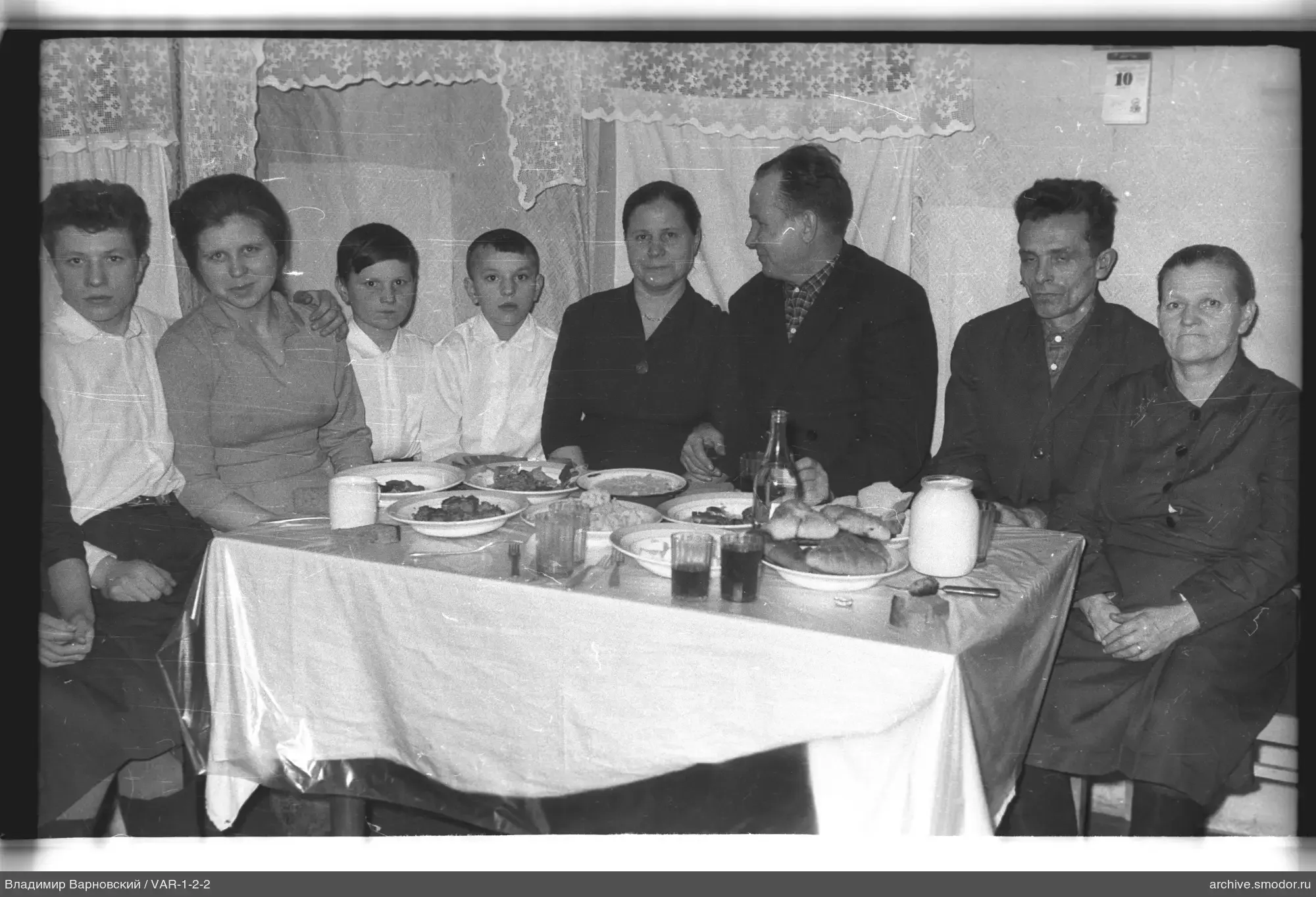 Gruppenfoto am Esstisch