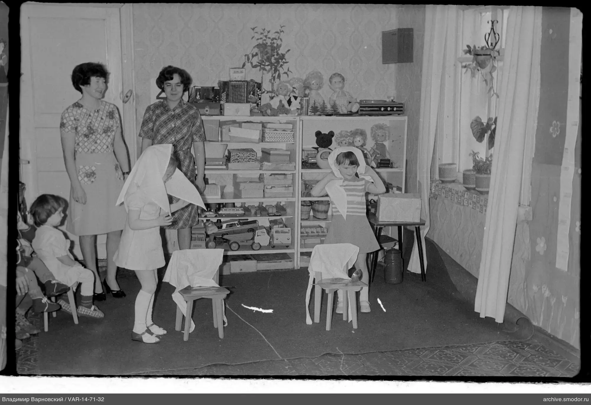 Women and girls by a bookcase