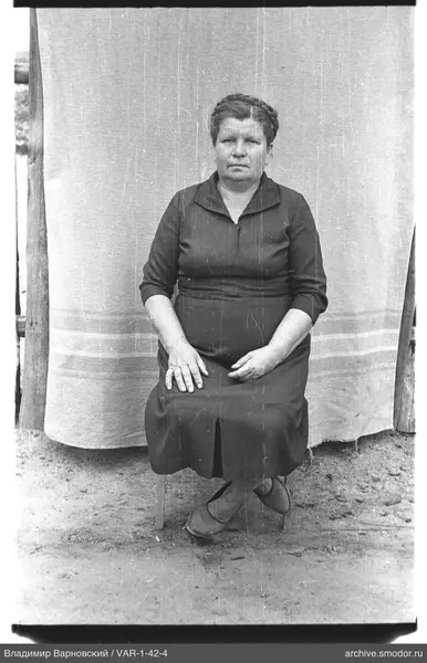 Full-length portrait of a woman