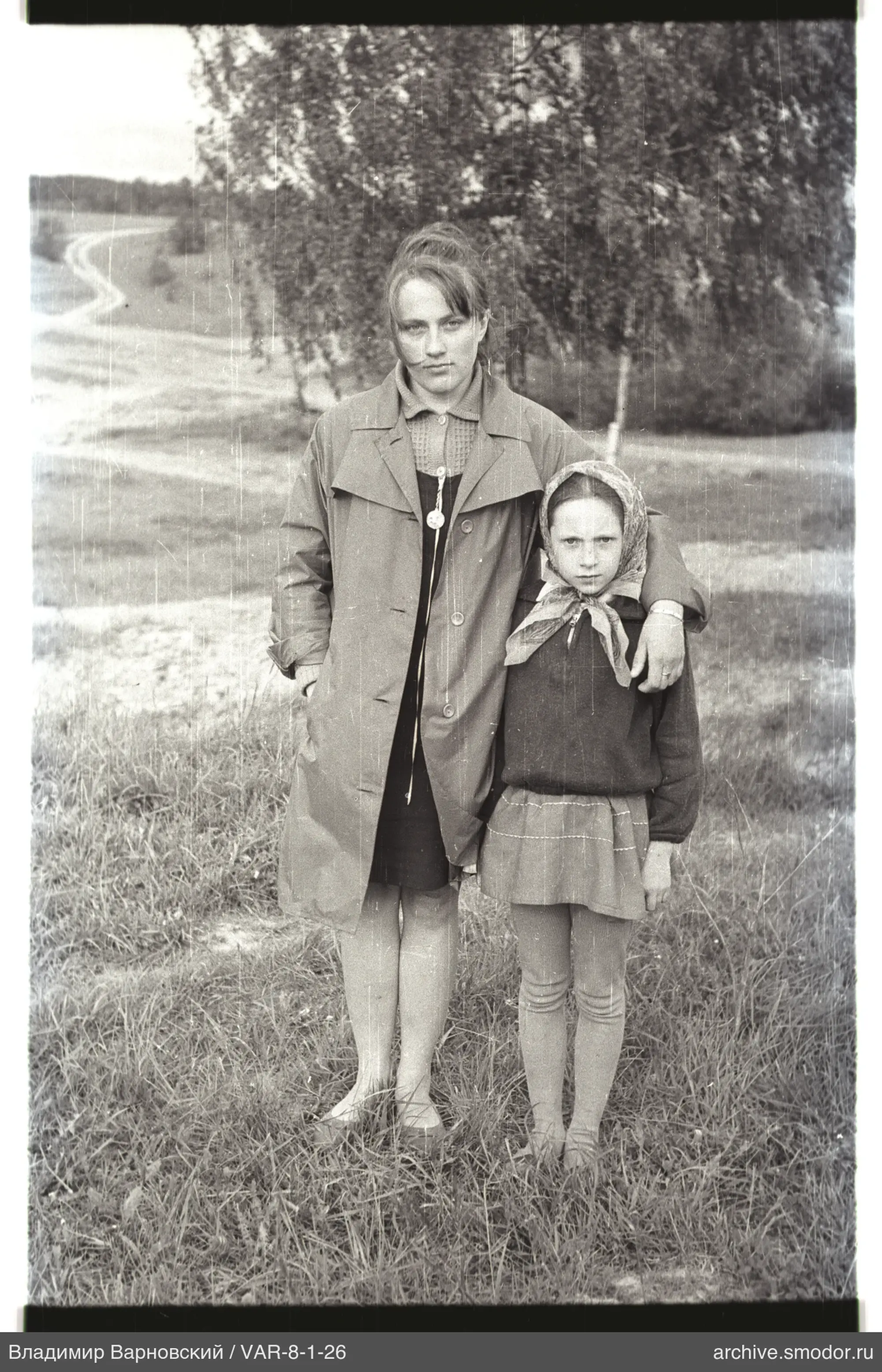 Zwei Frauen und ein Mädchen auf dem Feld