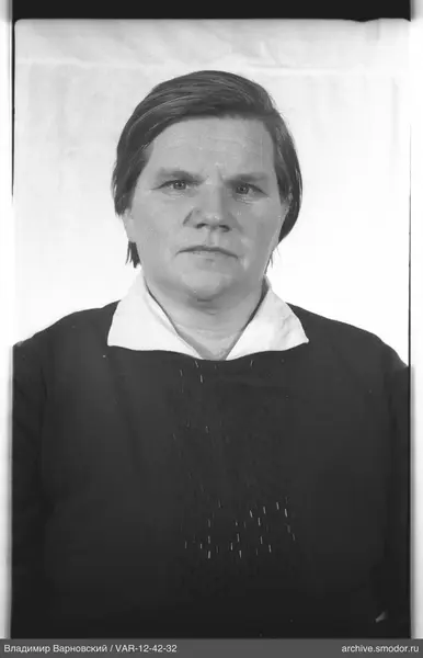 Porträt einer Frau mit kurzen Haaren