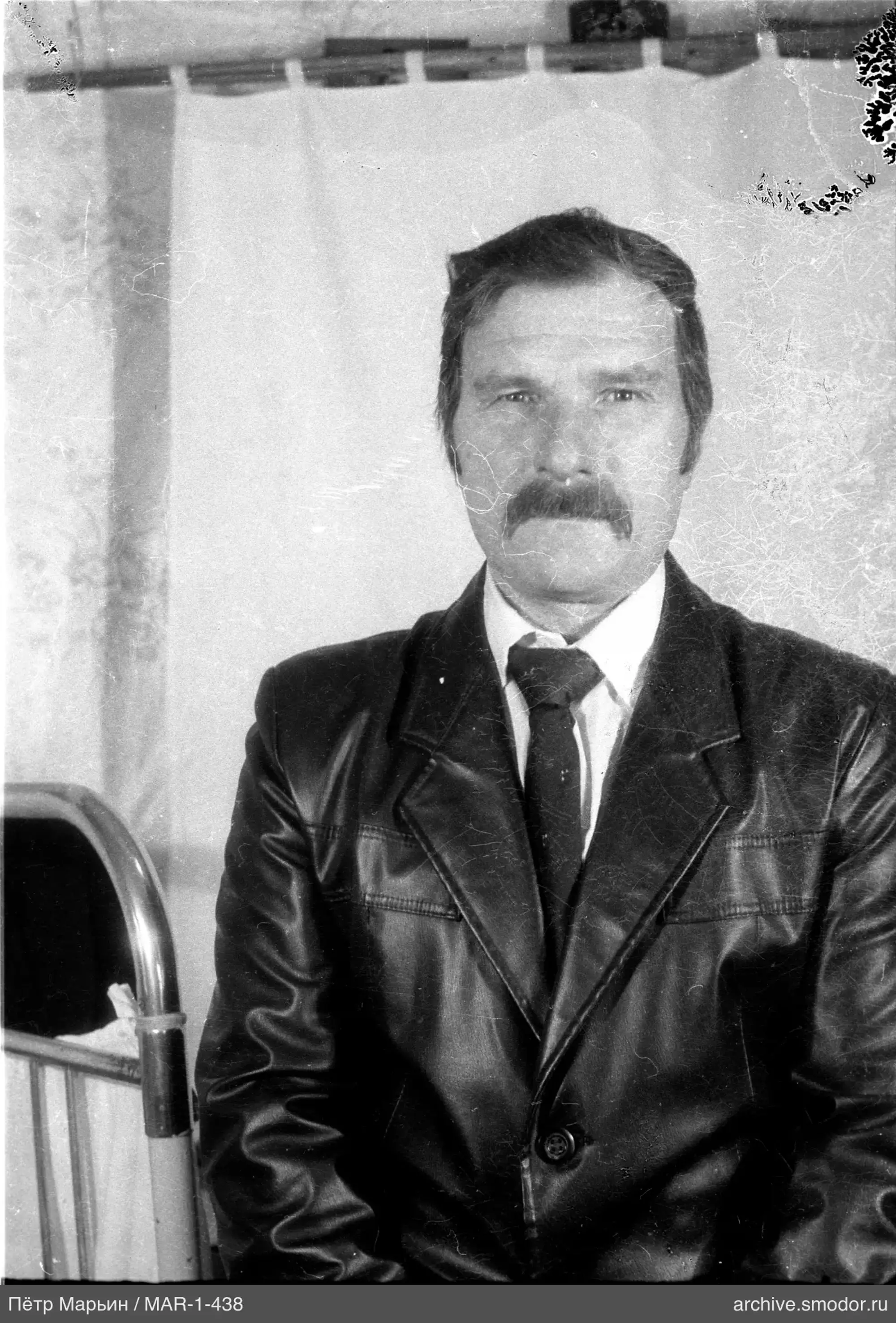 Портрет мужчины с усами