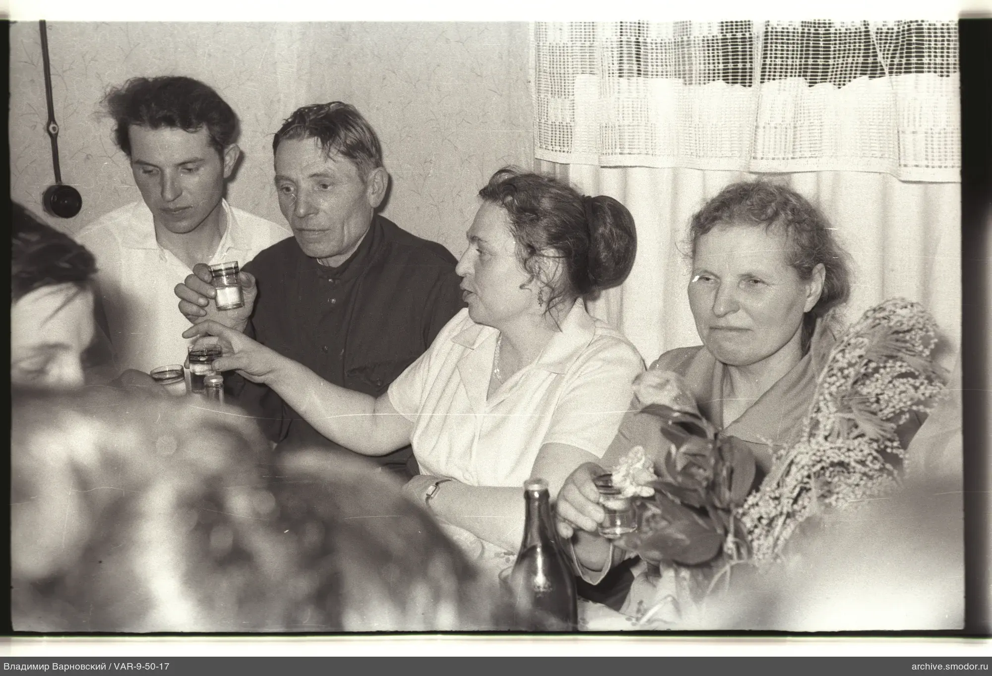 Gruppe am Tisch