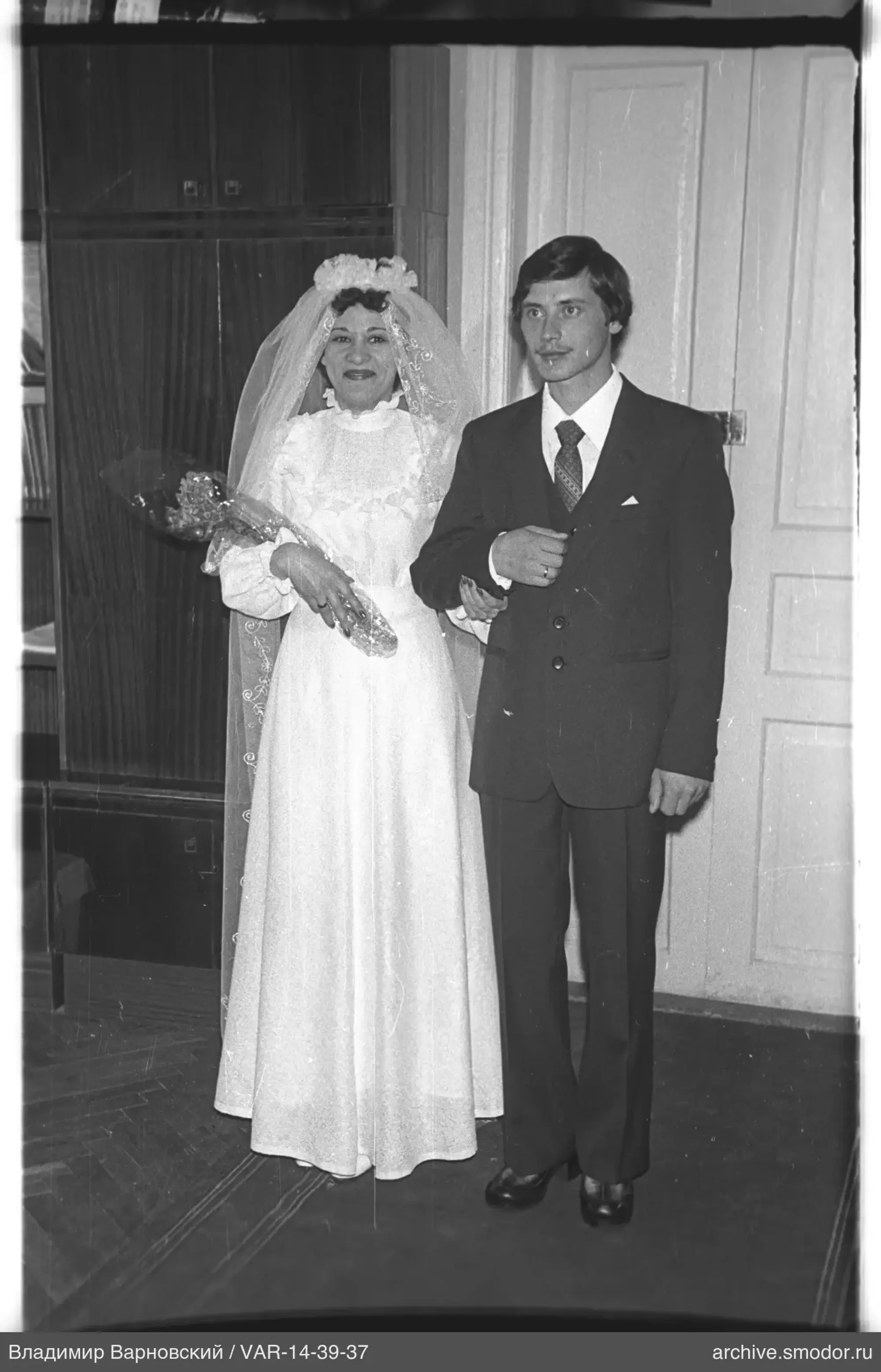 Porträt eines Paares in Hochzeitskleidung
