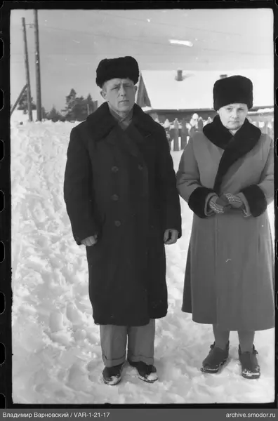 Мужчина и женщина на снегу