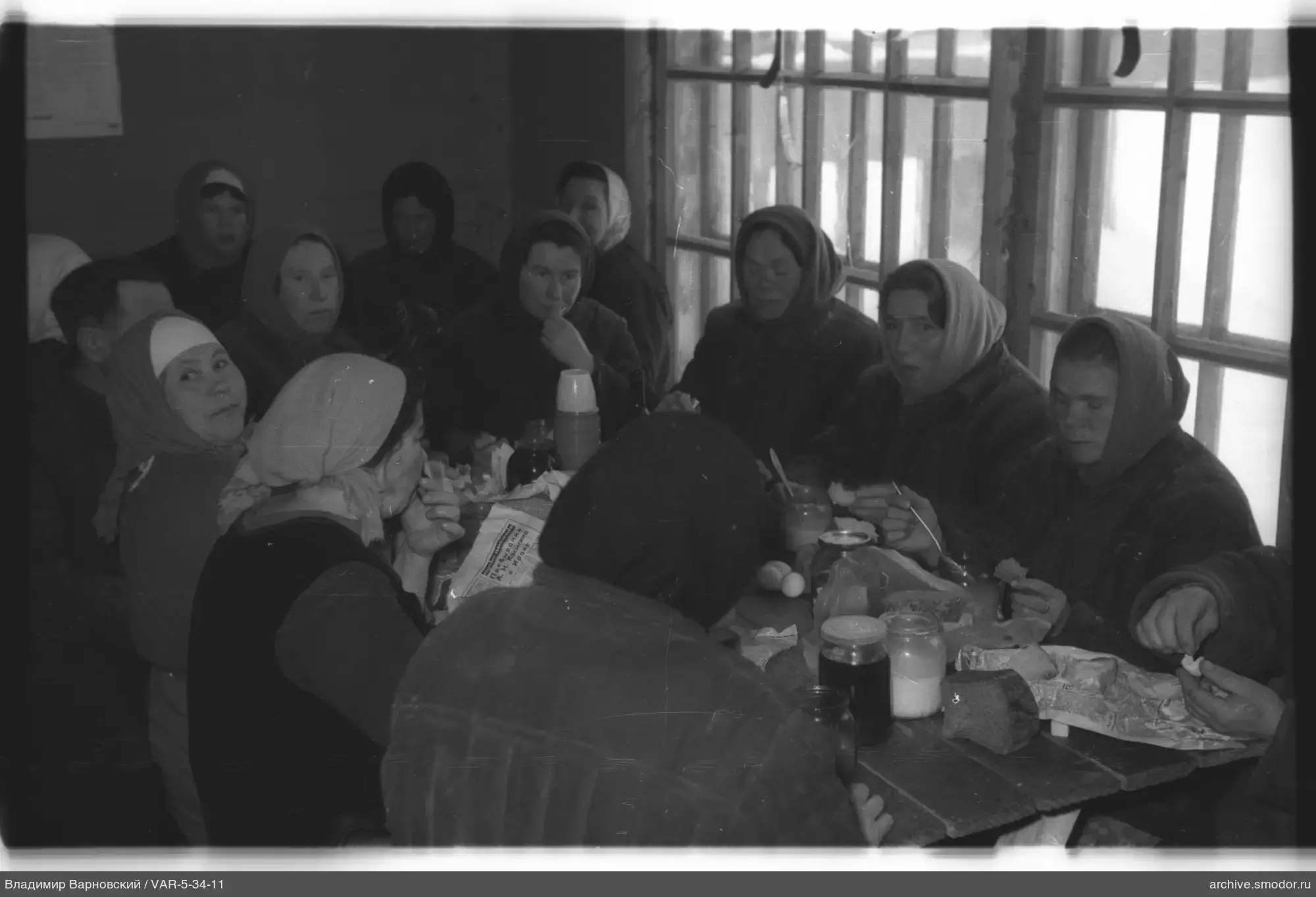 Gruppe von Frauen am Tisch