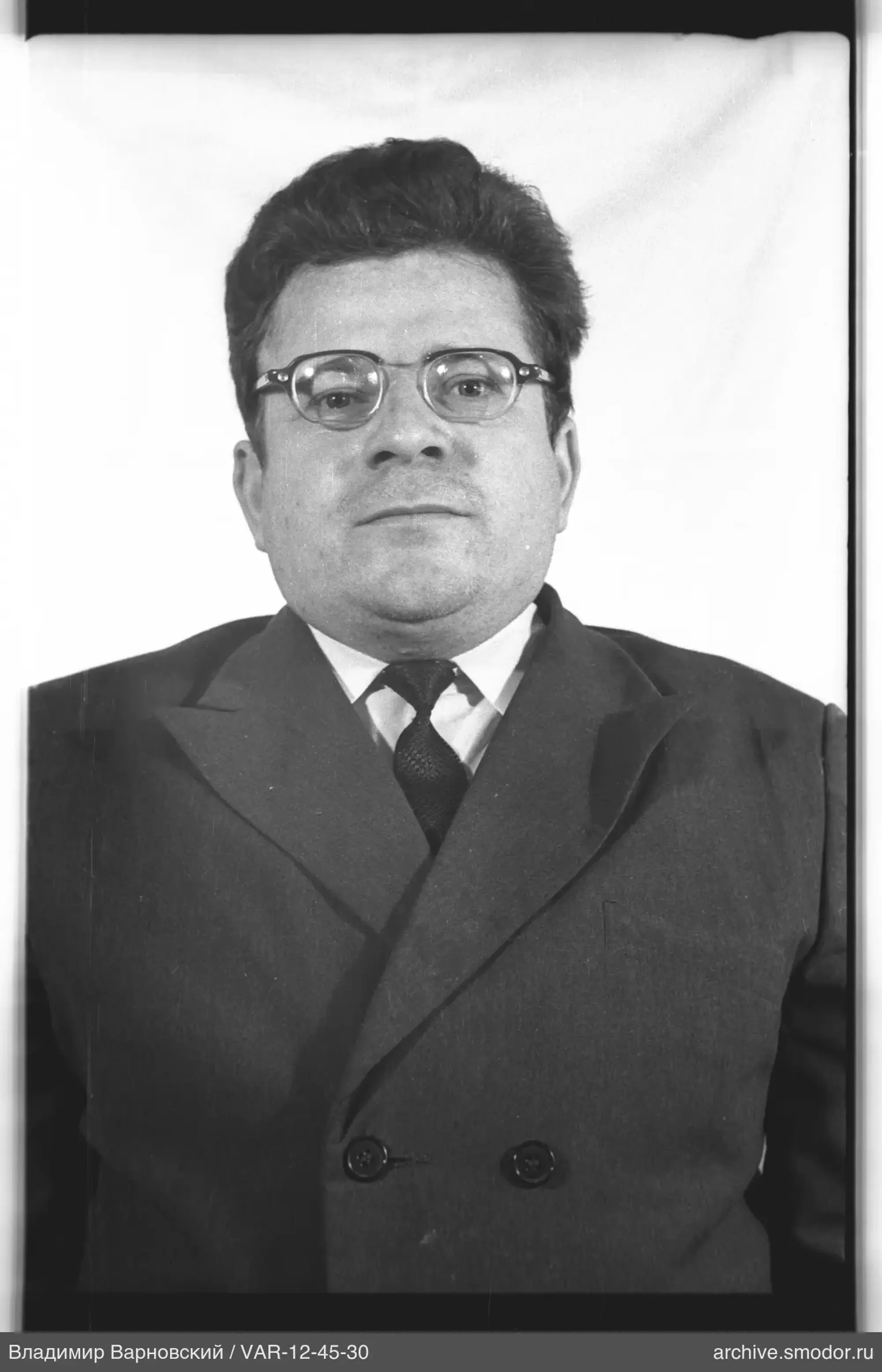 Портрет мужчины в деловом костюме