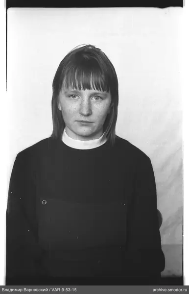 Porträt einer Frau mit geradem Haar