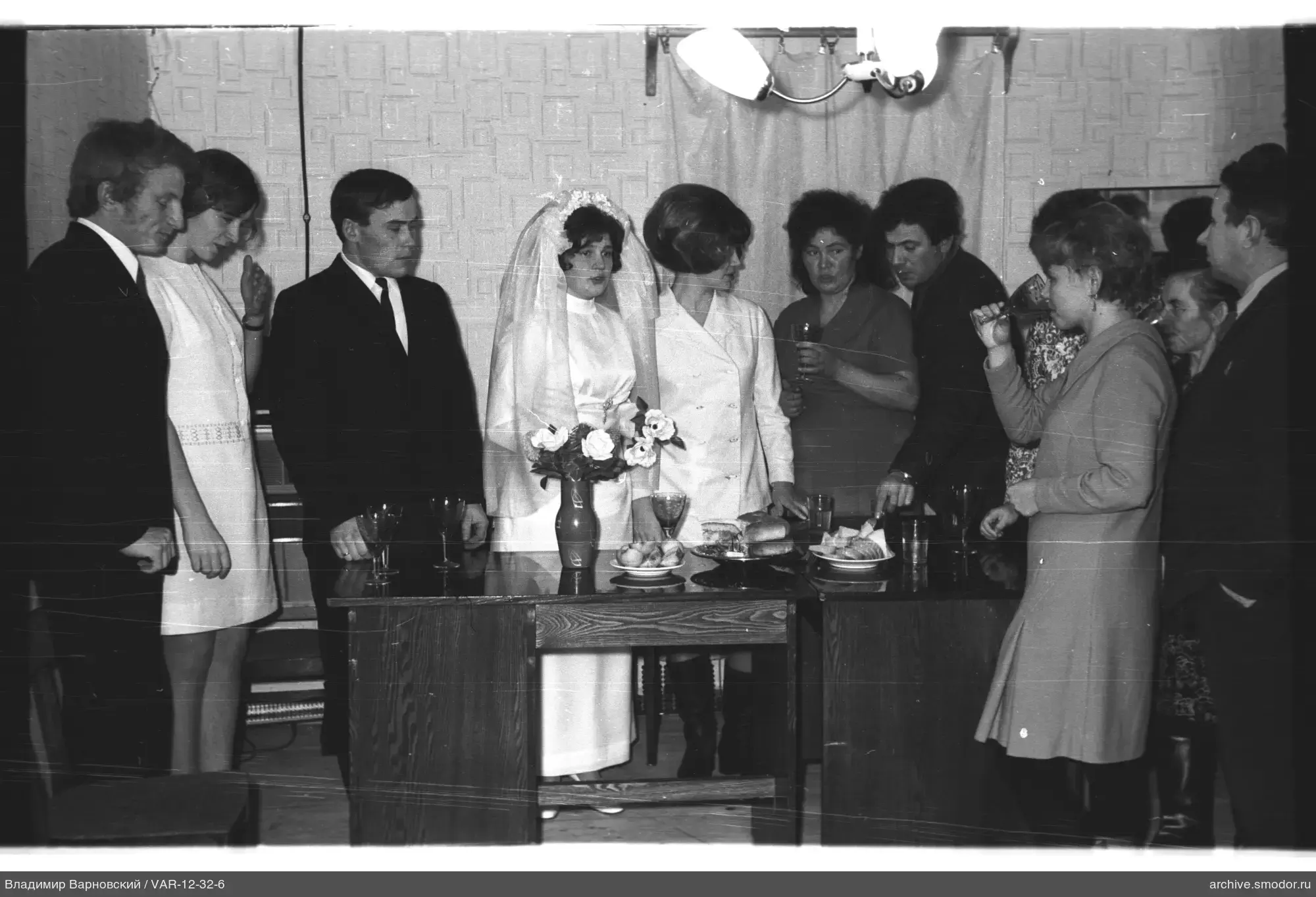 Группа на свадебной фотосессии