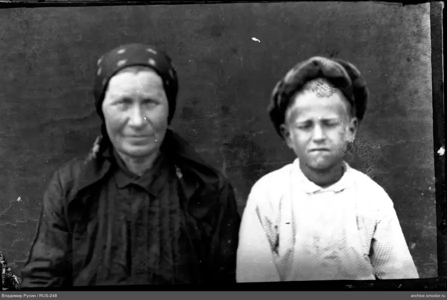 Портрет женщины и мальчика