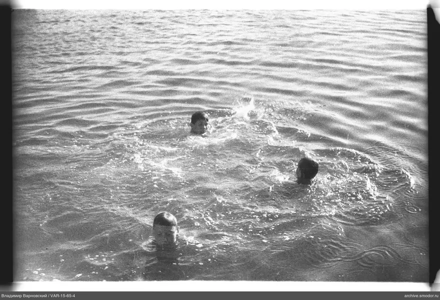 Drei Männer im Wasser