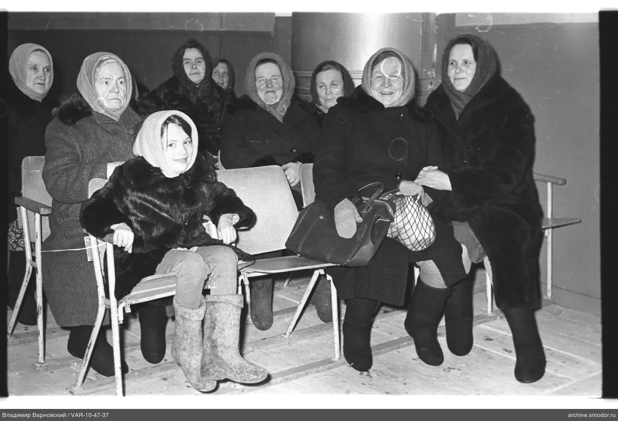 Gruppenporträt von Frauen und Mädchen