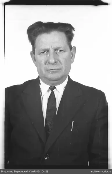 Портрет мужчины в костюме