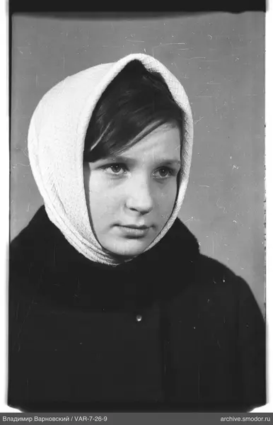Porträt einer Frau mit Kopftuch