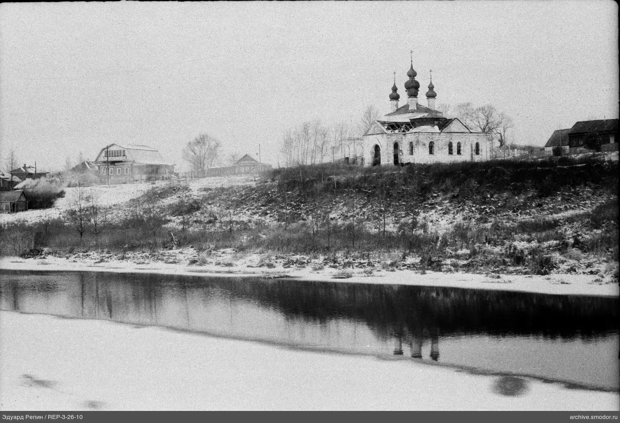 Каменная церковь на возвышенности