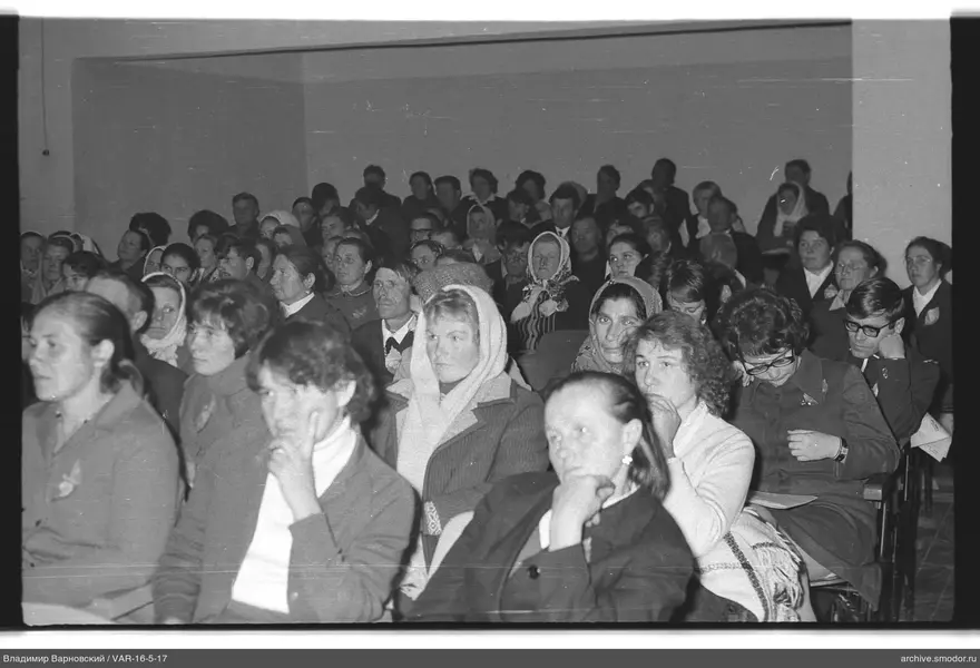 Gruppenporträt im Saal