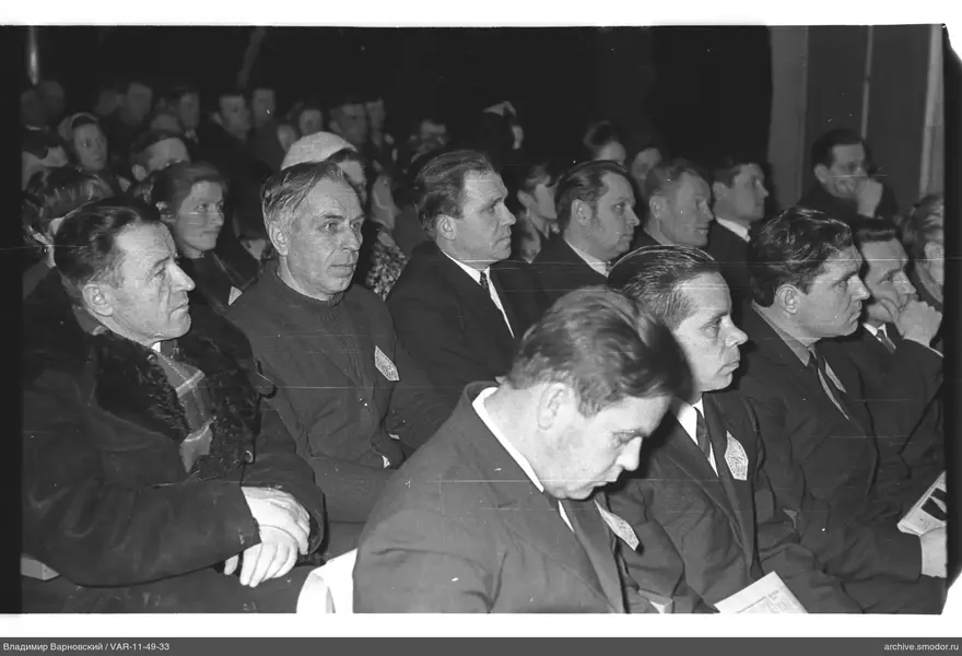 Gruppenporträt im Saal