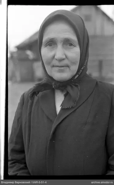 Портрет женщины в платке