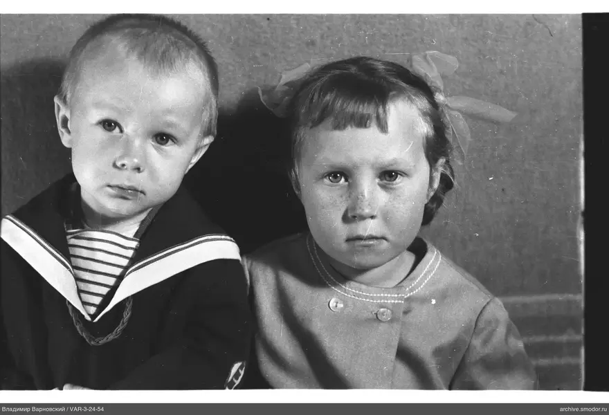 Porträt von zwei Kindern