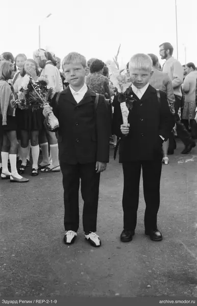 Gruppe von Kindern und Erwachsenen