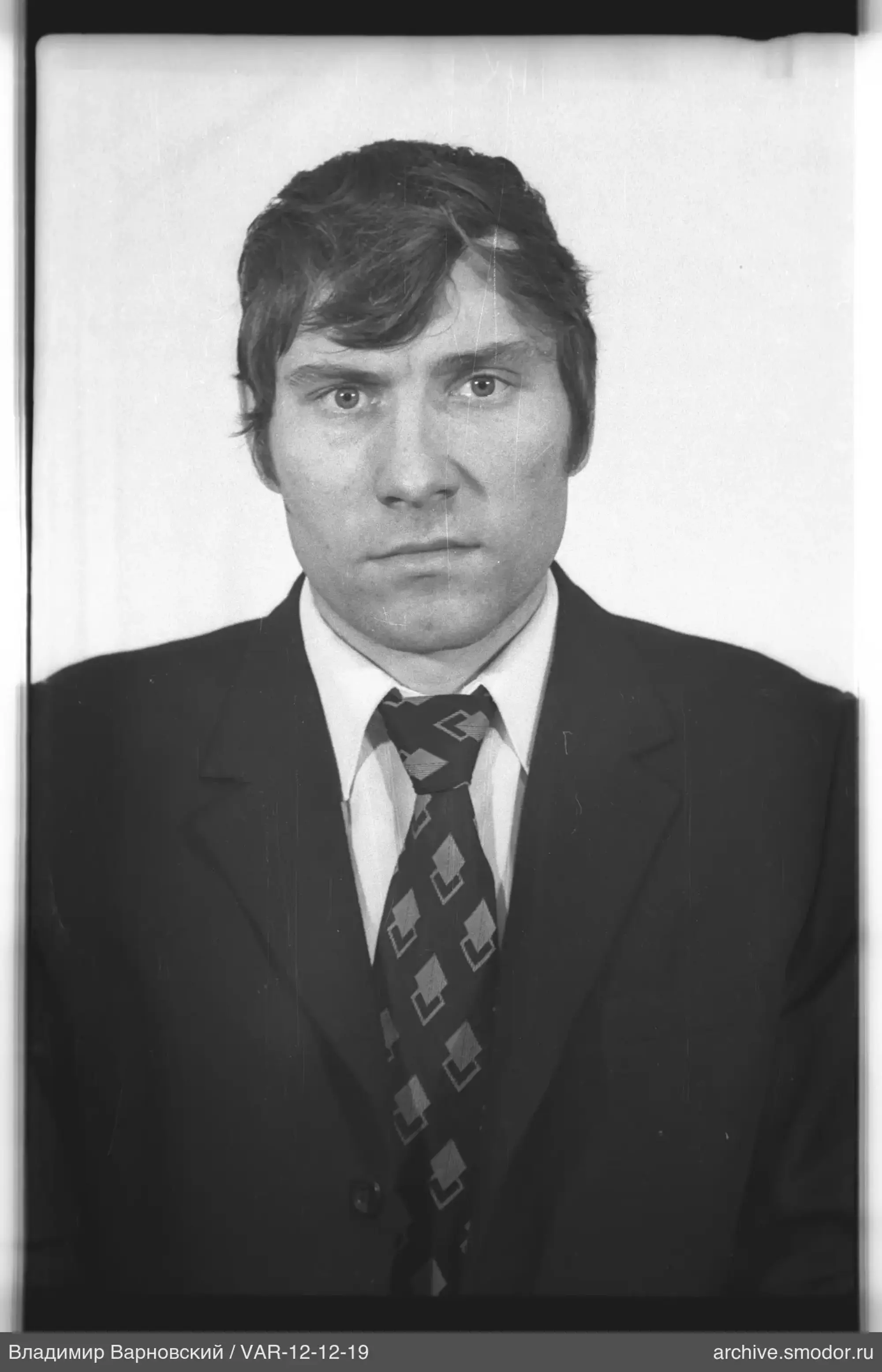 Портрет мужчины в деловом костюме