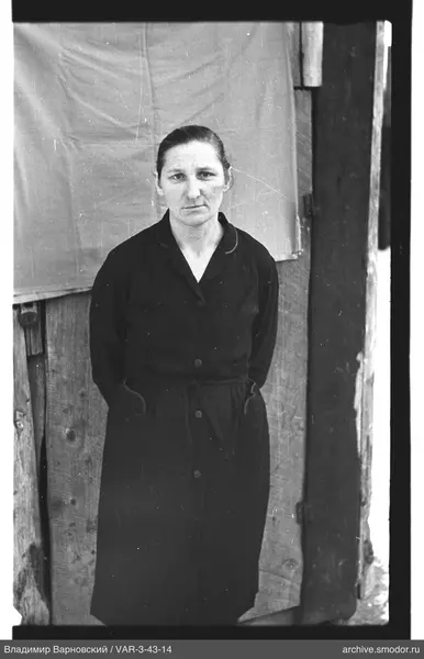 Full-length portrait of a woman