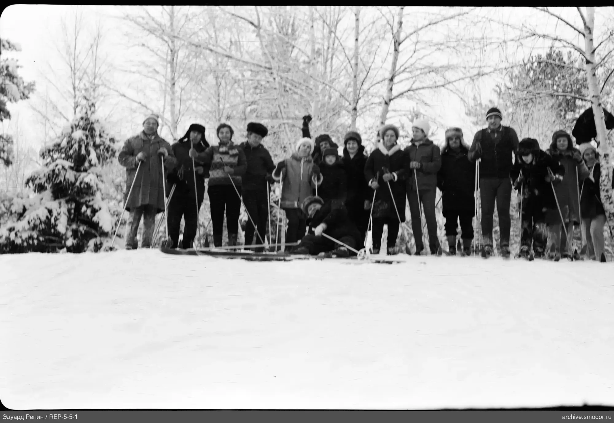 Gruppe von Skifahrern im Schnee