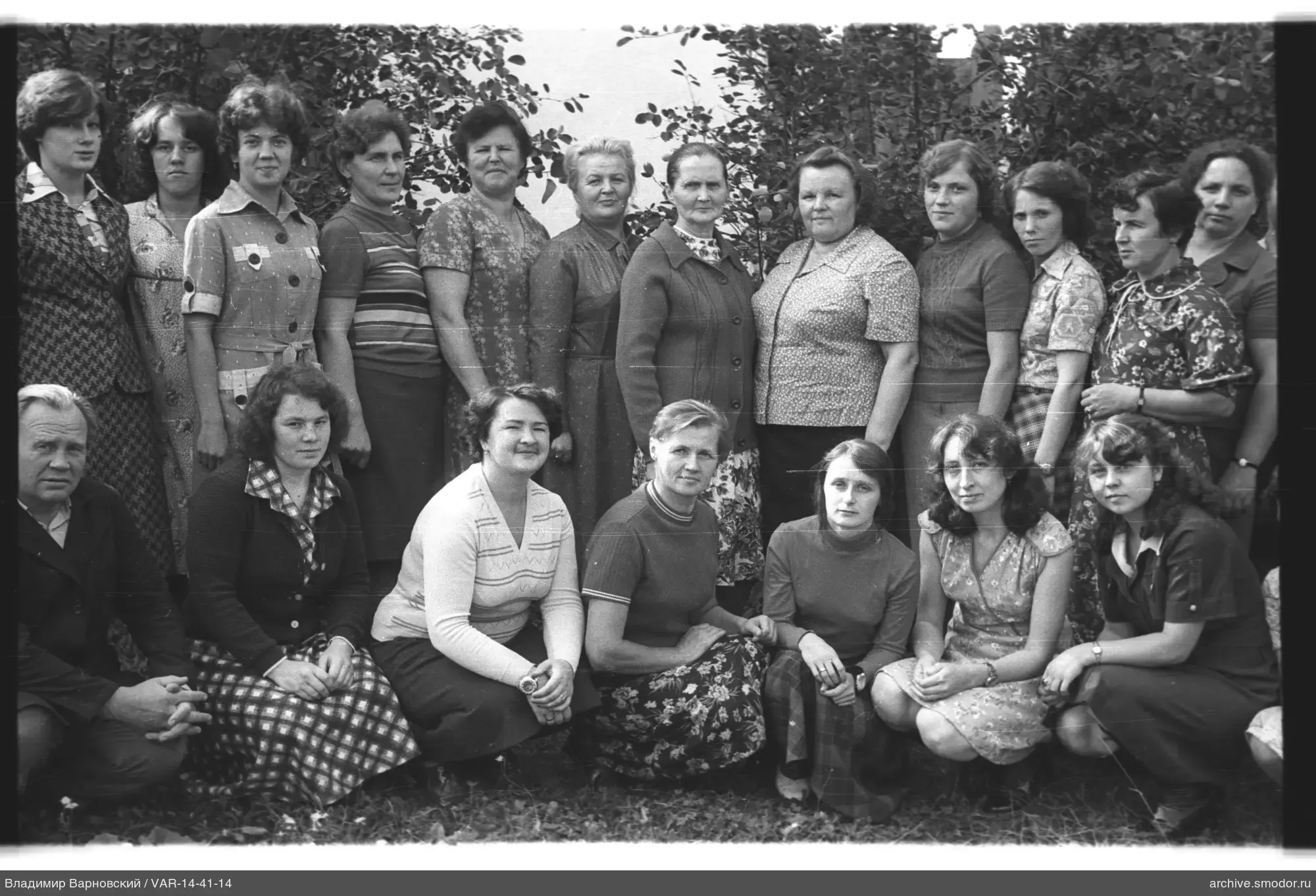 Gruppenporträt von Frauen und Mann