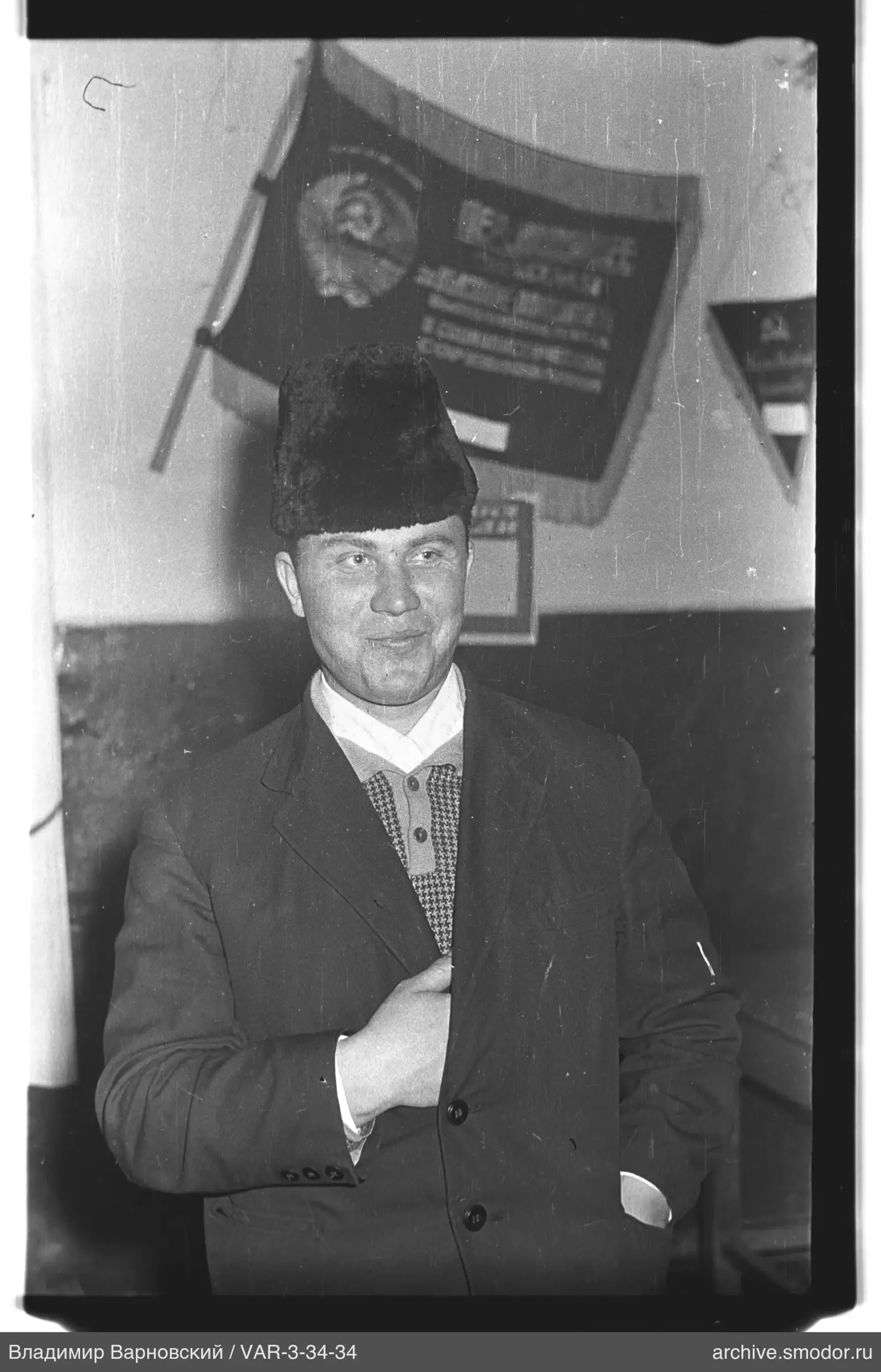 Porträt eines Mannes mit einer Ushanka-Mütze