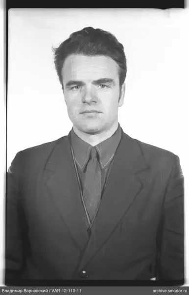 Портрет мужчины в деловом костюме