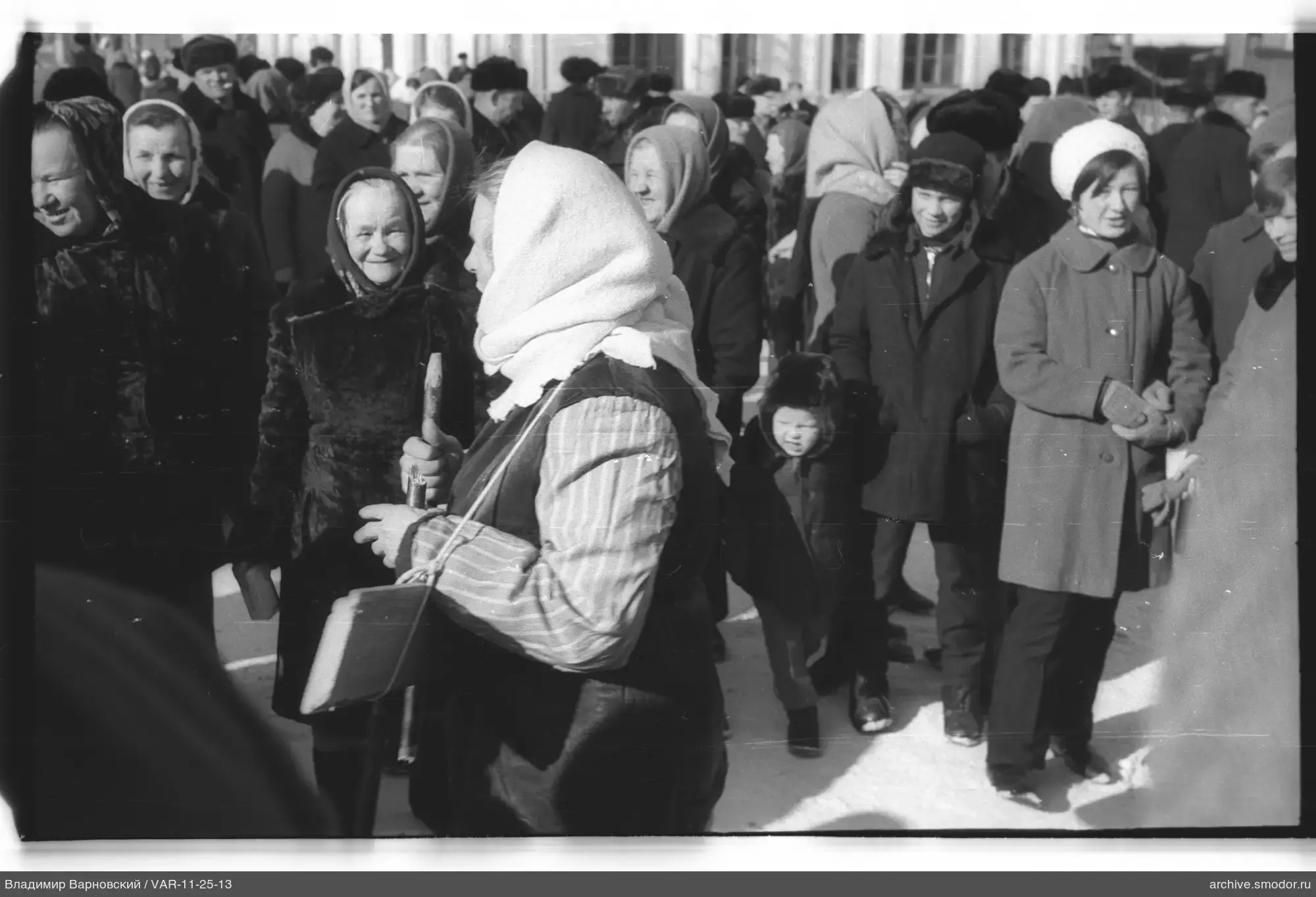 Группа людей на улице