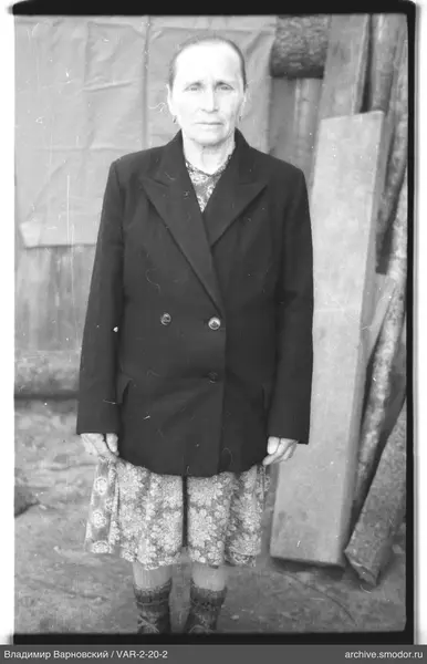 Full-length portrait of a woman
