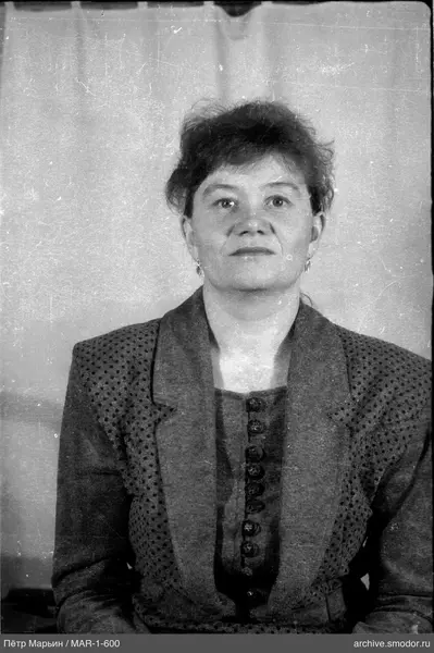 Портрет женщины в жакете и блузке