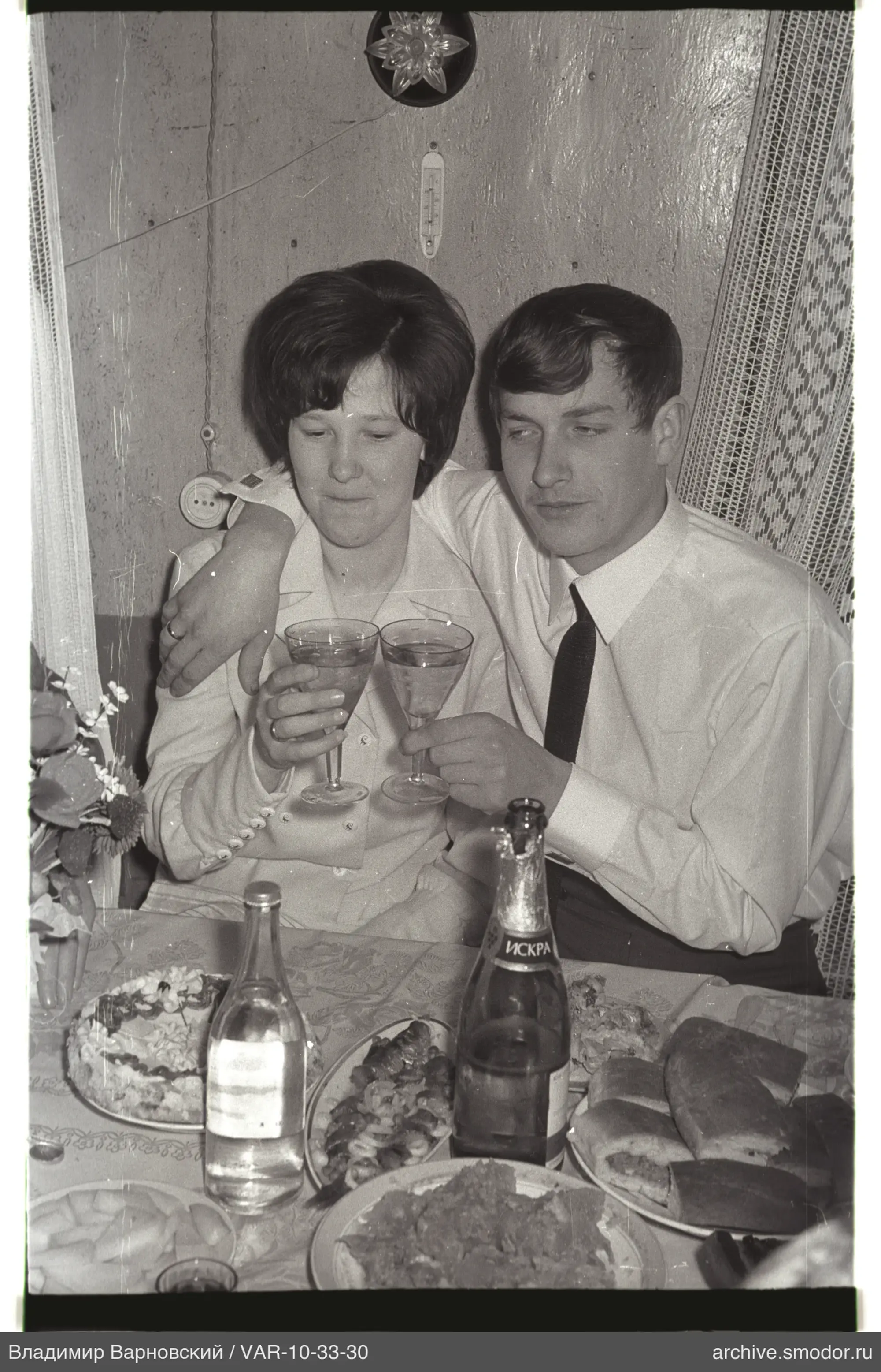 Mann und Frau am Tisch