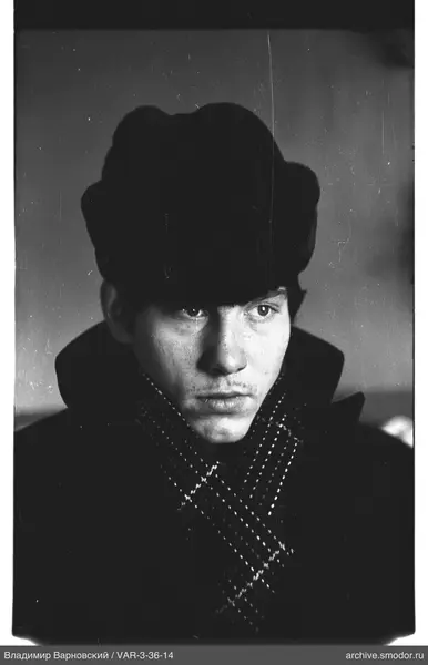 Portrait of a man with a fur-trimmed hat
