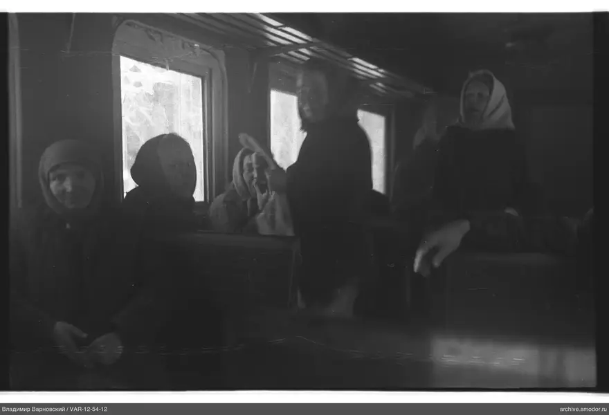 Frauen im Wagen