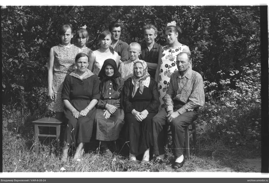 Gruppenporträt mit Frauen und Männern