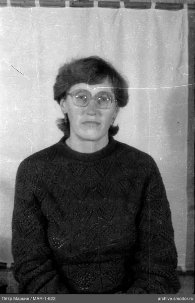 Портрет женщины в очках