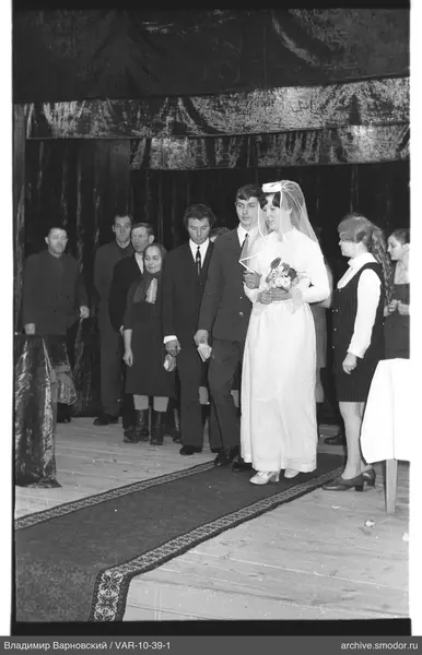 Group photo with woman in veil and man in suit
