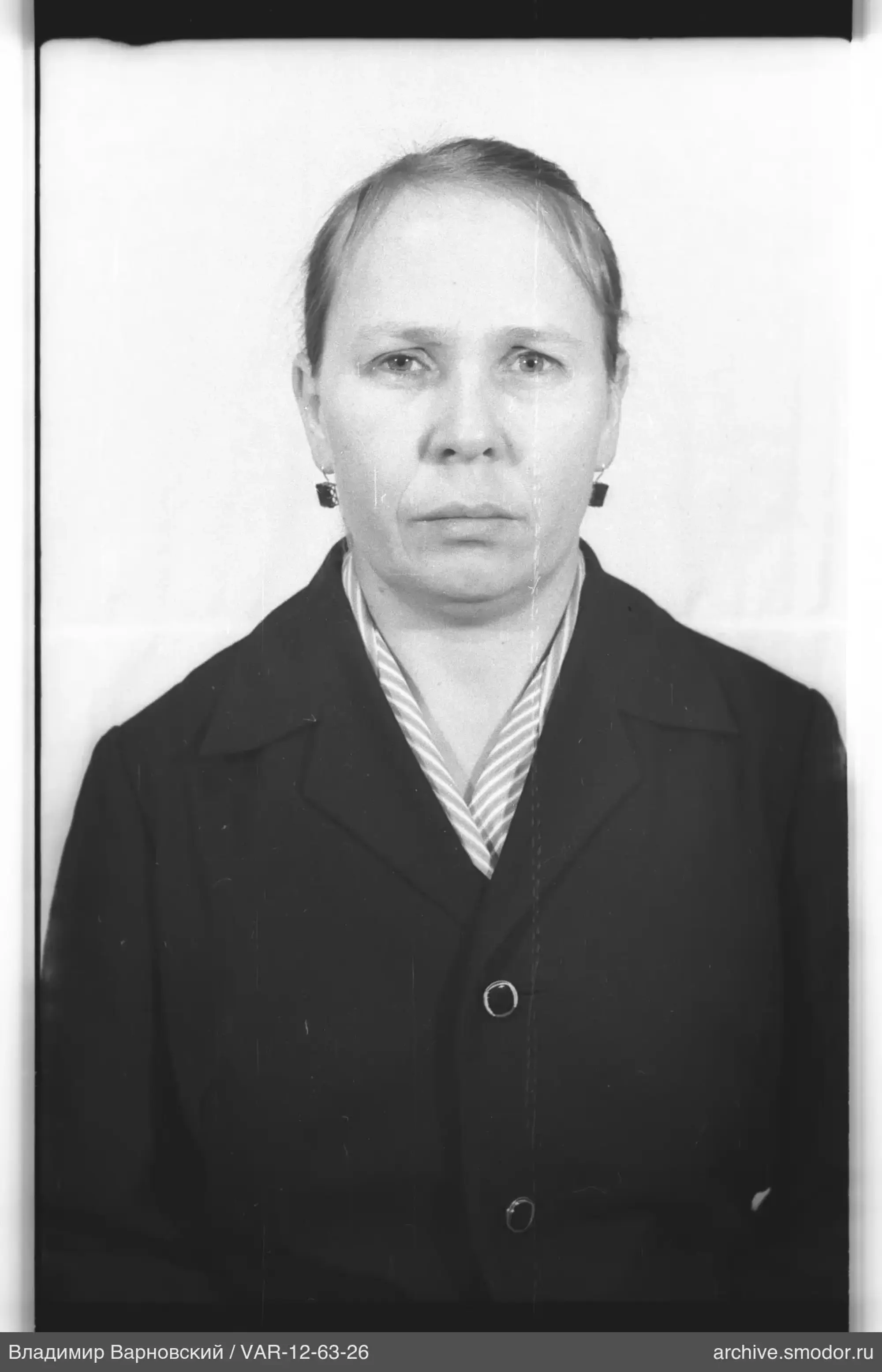 Porträt einer Frau in dunklem Jacke