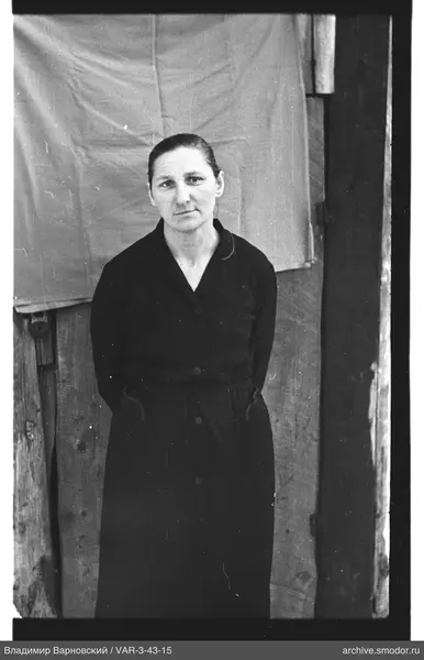 Woman in dark dress with collar