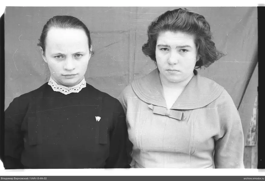 Porträt von zwei Frauen