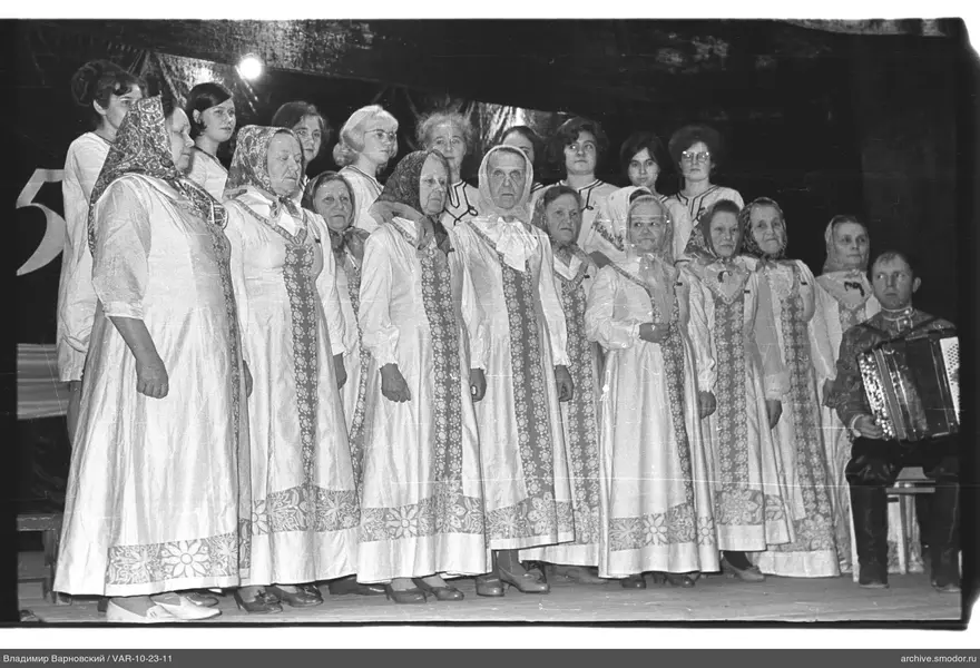 Group of women and man with bayan