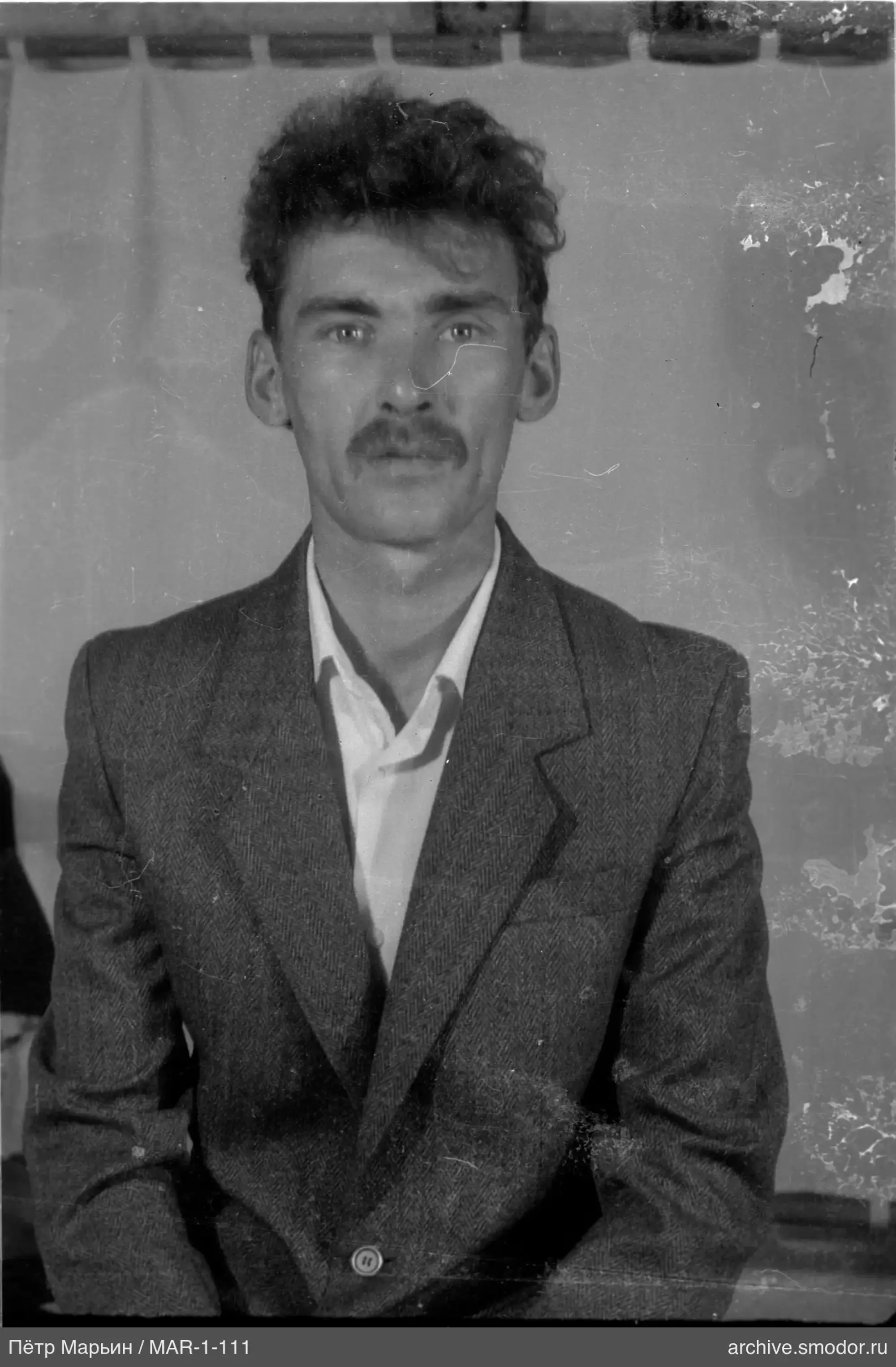 Портрет мужчины с усами